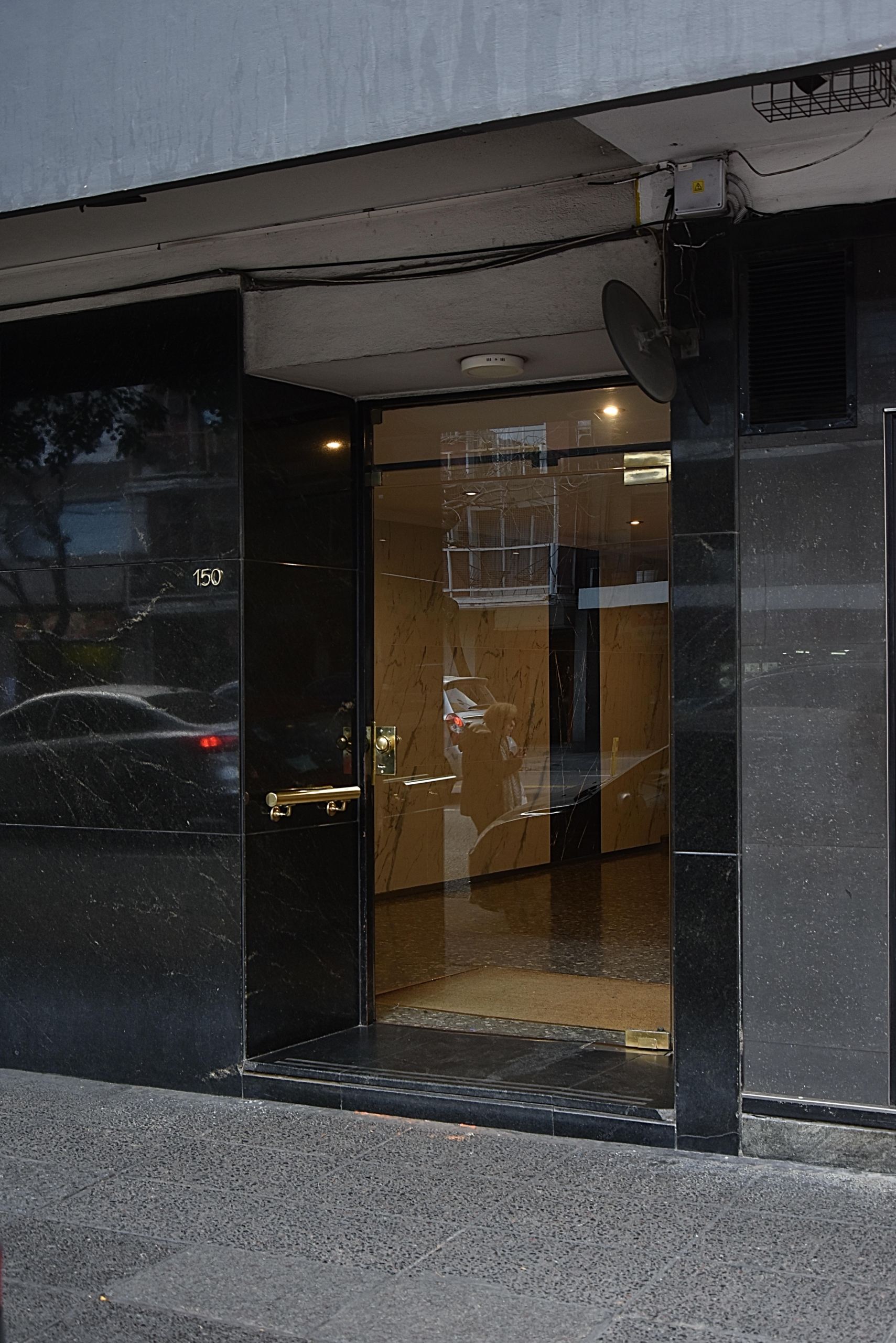 Av. La Plata 100 – LATERAL – PISO 17 – Depto. 3 Amb. C/ BALCÓN, TOILETTE, SEGURIDAD – Sup. Total: 78 m² – Por m²: 2245