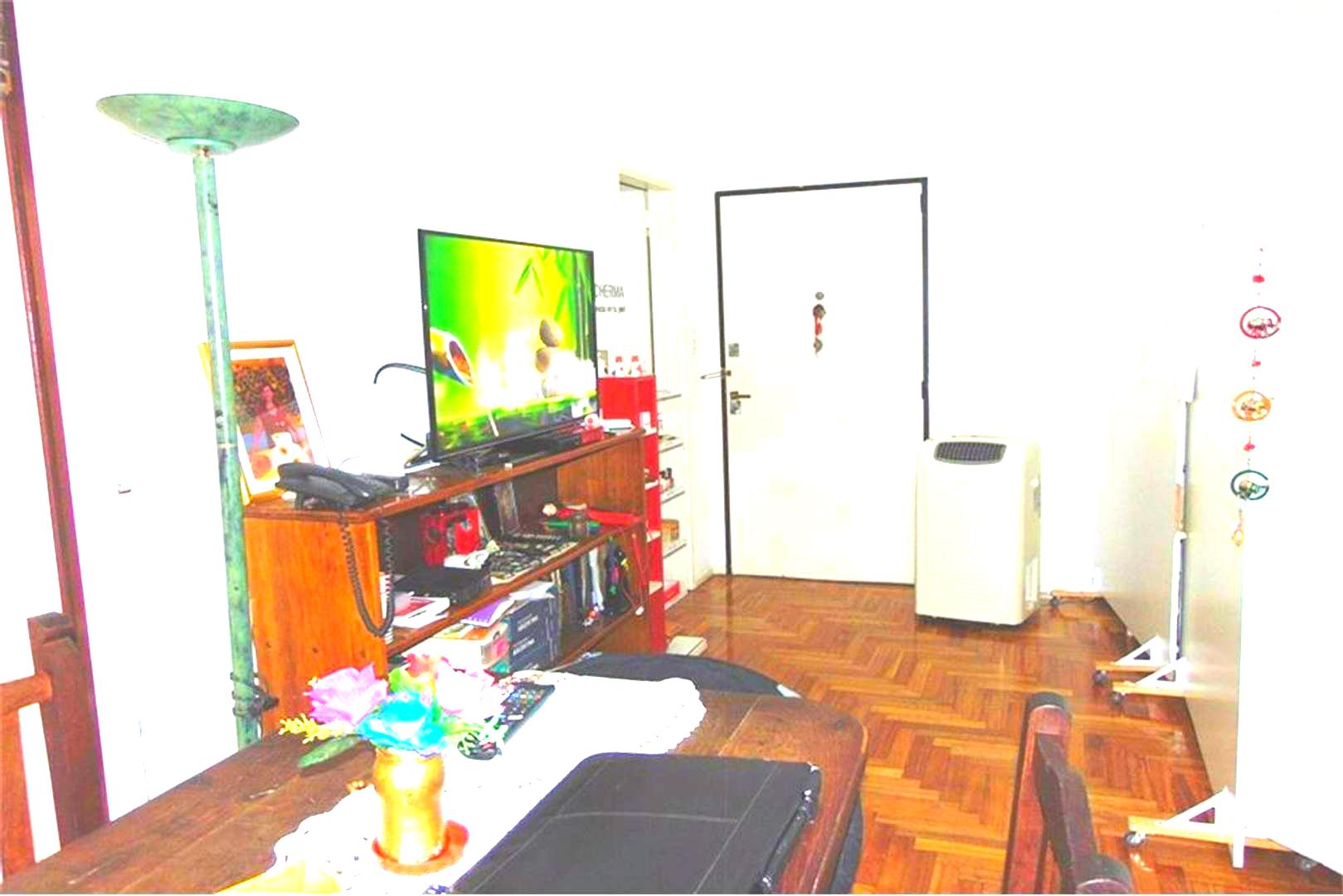 Ciudad  de la Paz  1400  *. APTO PROFESIONAL. Depto. en Planta baja. 4 amb.c/ patio y toilette. Sup. tot.: 77m2. Precio por m2. . usd  2338..