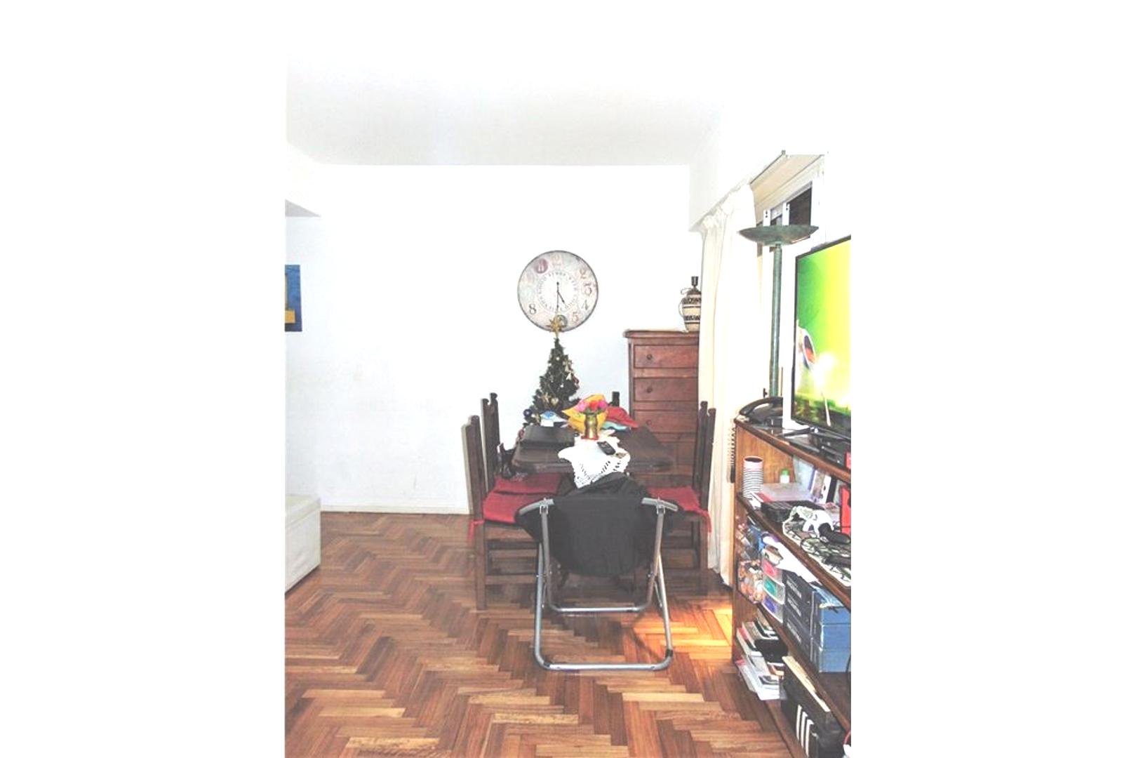 Ciudad  de la Paz  1400  *. APTO PROFESIONAL. Depto. en Planta baja. 4 amb.c/ patio y toilette. Sup. tot.: 77m2. Precio por m2. . usd  2338..