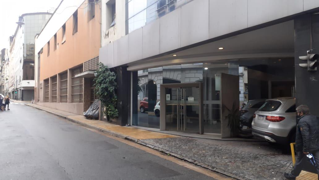 Balcarce 340 – Oficinas Sup. Total  2500 m². Precio  3.000.000. sin exp.. Cocheras.