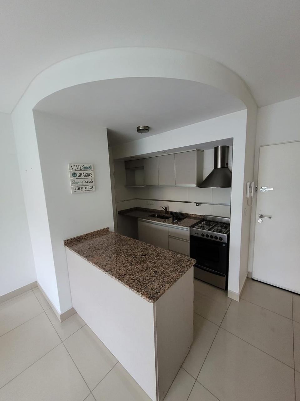 Rio de Janeiro 600 – Piso 1 – Contrafrente – Depto – 2 amb. c/ Parrilla, Jacuzzi – Sup. Total: 42 m²