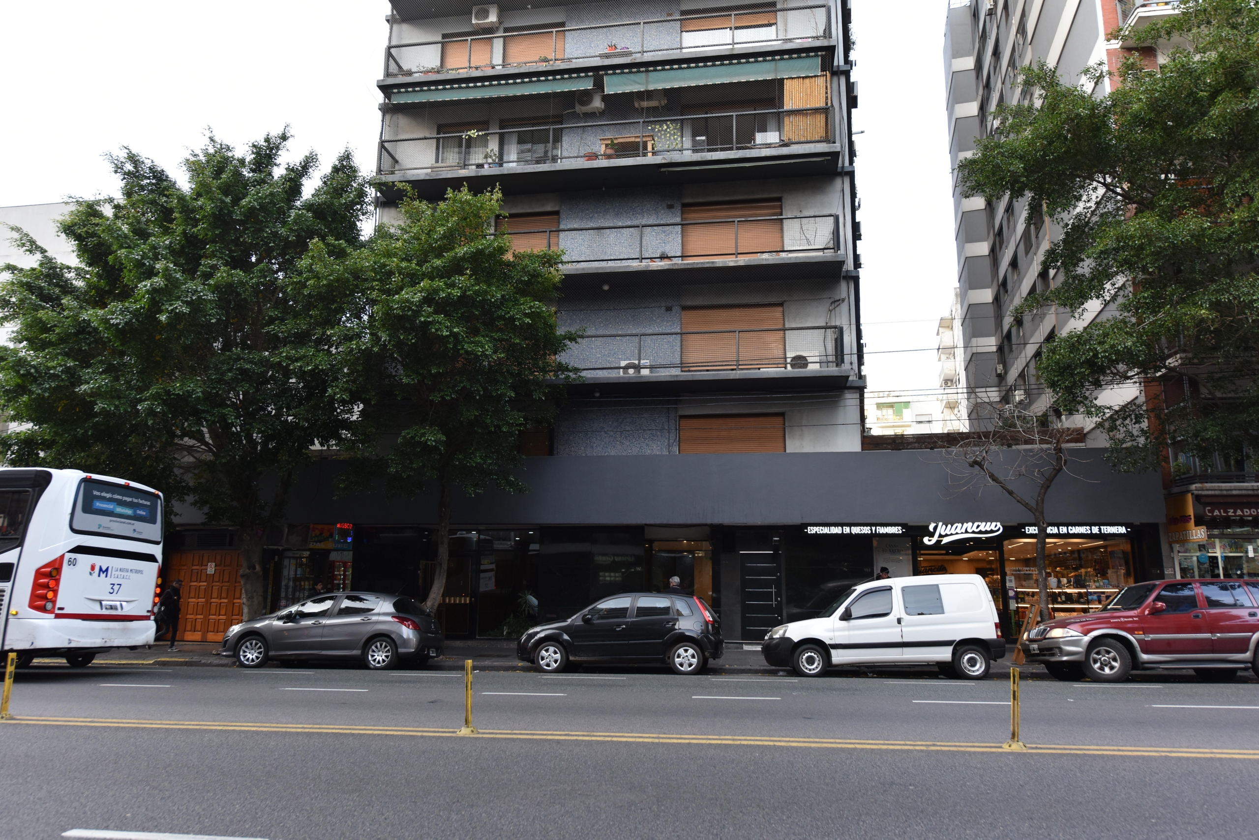 Av. La Plata 100 – LATERAL – PISO 17 – Depto. 3 Amb. C/ BALCÓN, TOILETTE, SEGURIDAD – Sup. Total: 78 m² – Por m²: 2245