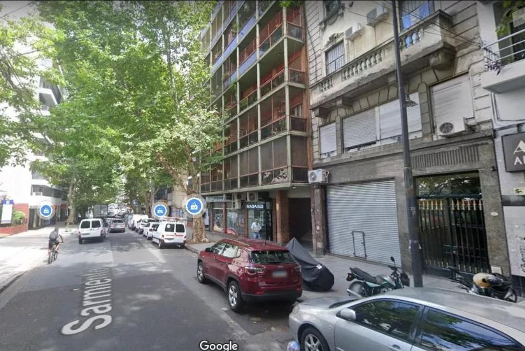 Sarmiento 2100 – FRENTE – Depto. 3 Amb. C/ DEPENDENCIA, BALCÓN y COCHERA – Sup. Total: 86 m² – Por m²: 1837