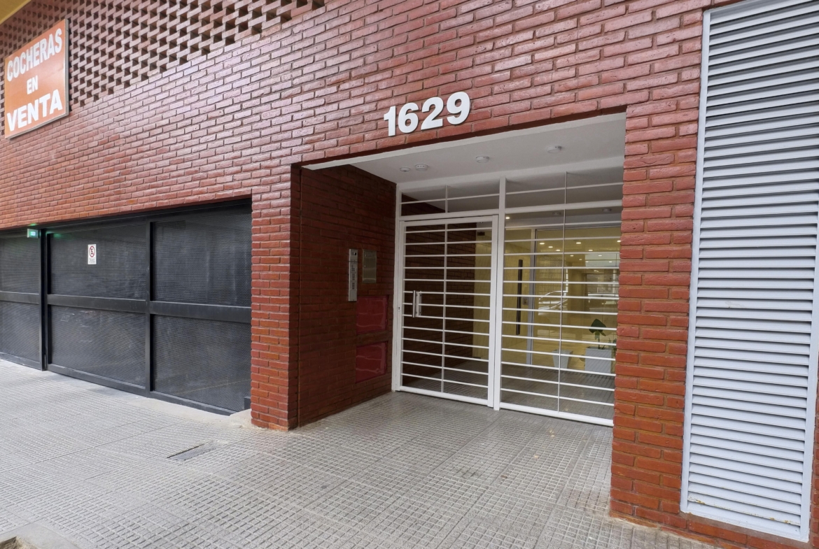 Felipe Vallese* 1600 – Piso 2 – Contrafrente –  Departamento 3 Ambientes –  c/ PATIO, BALCÓN y COCHERA CUBIERTA opcional  –  Sup. Total: 124 m² – Por m²:  1.725
